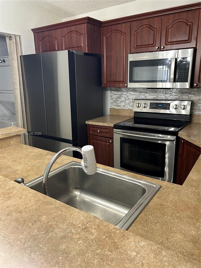 Building Photo - 578 Woodgate Cir