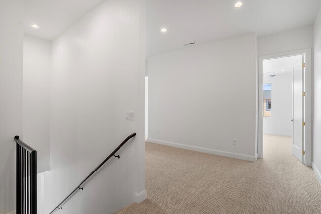 Building Photo - 1008 Manen St