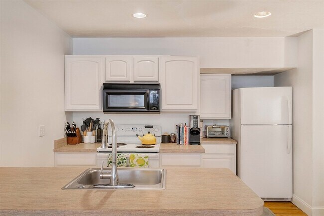 Building Photo - 188 North St