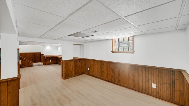 Building Photo - 2 Bedroom 1.5 Bathroom House for Rent!