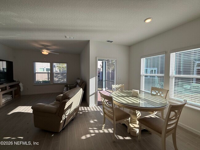 Building Photo - 72 Bramble Ct