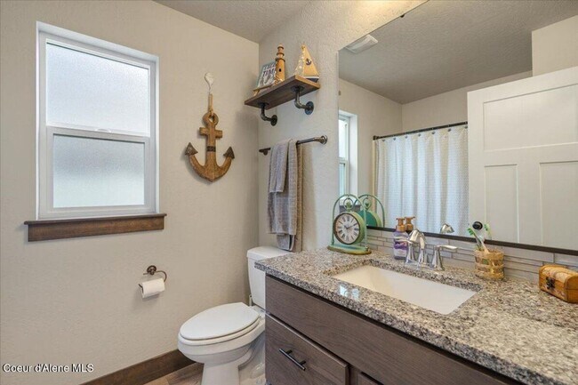 Building Photo - Beautiful home in Post Falls