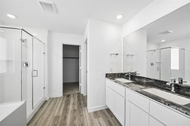 Building Photo - 13814 Salome Dr