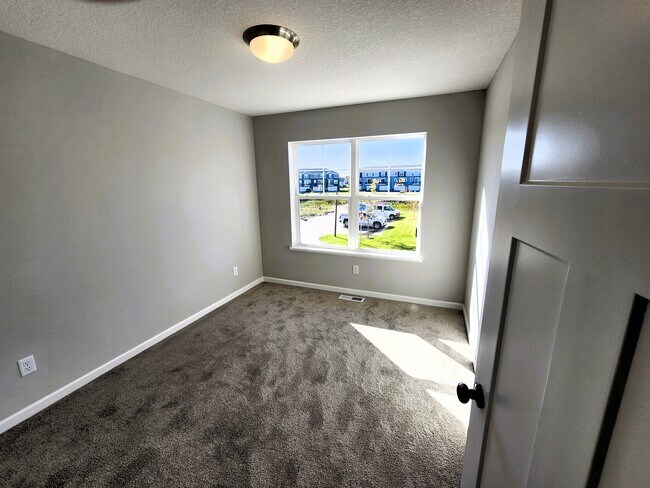 Upper level bed 2 - 13616 Busch Ln