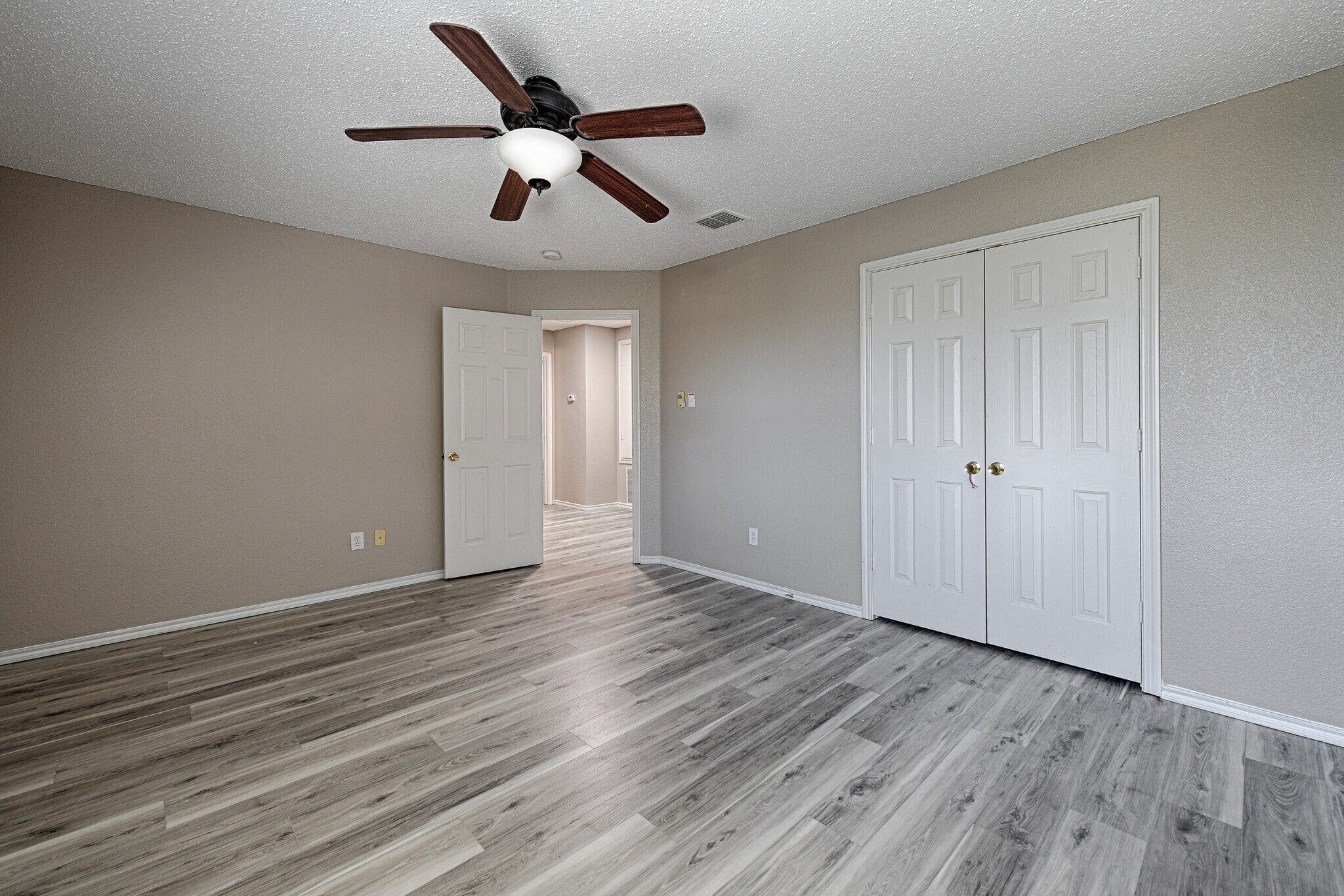 Building Photo - 5909 Thoroughbred Trl