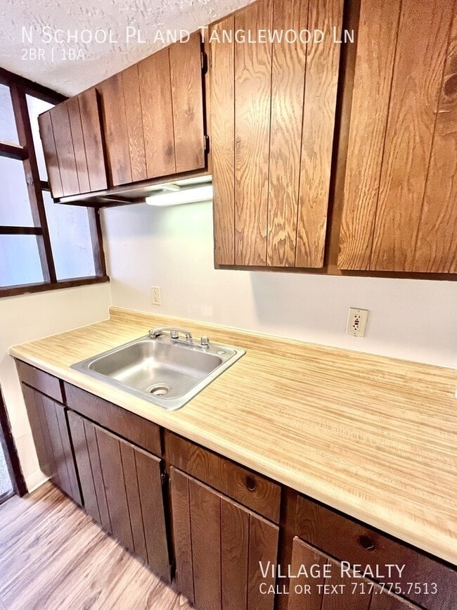 Building Photo - 343 N School Pl