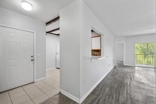 Building Photo - 9621 Lakedale Way