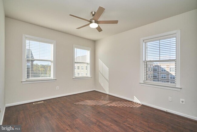 Building Photo - 45116 Kincora Dr