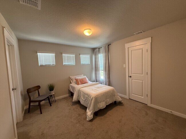 Building Photo - 1601 Fenton Hl Dr