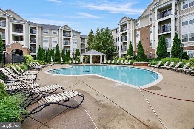 Building Photo - 12937 Centre Park Cir