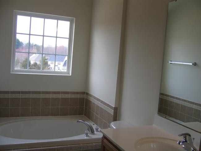 Building Photo - 2386 Abington Dr