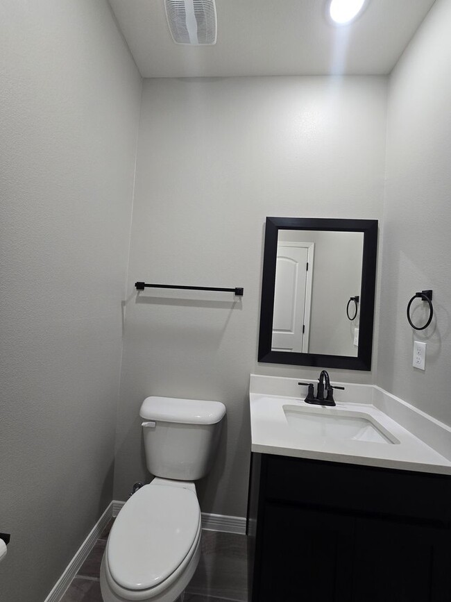 Building Photo - LUXURIOUS EASTSIDE HOME FOR RENT