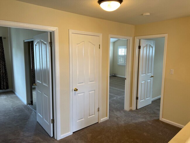 Building Photo - CAMPBELL - Executive 5 bedroom home in a desirable neighborhood