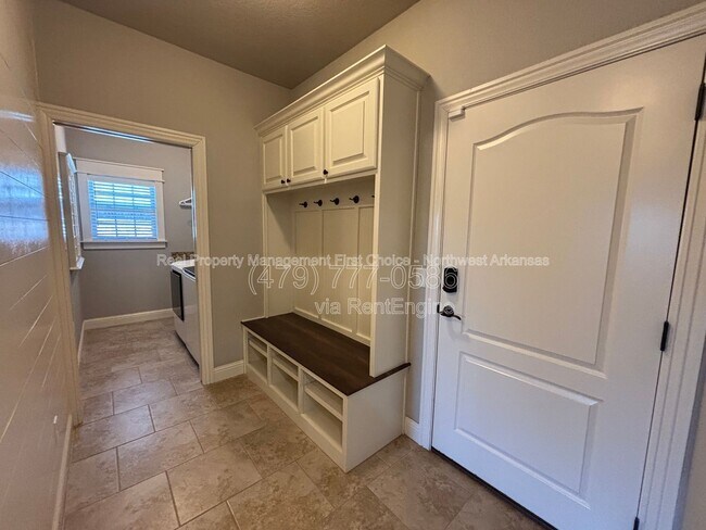 Building Photo - 1919 Sicily Ave