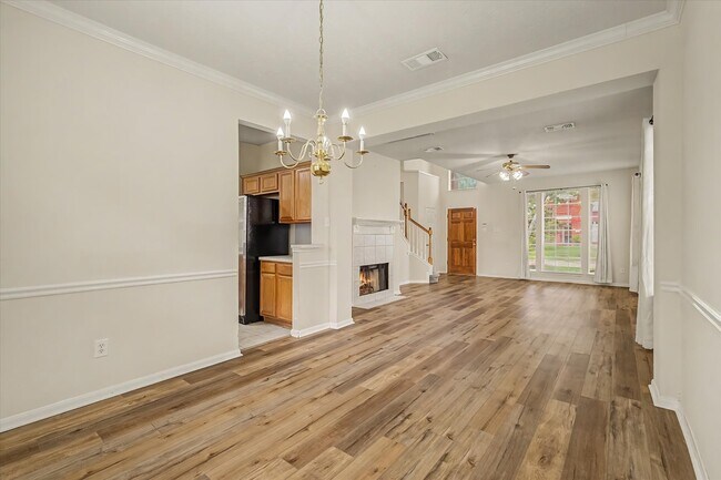 Building Photo - 10840 Sycamore Dr N