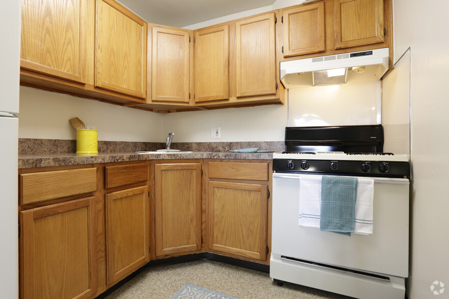 Kitchen - Tamarack Station Apartments