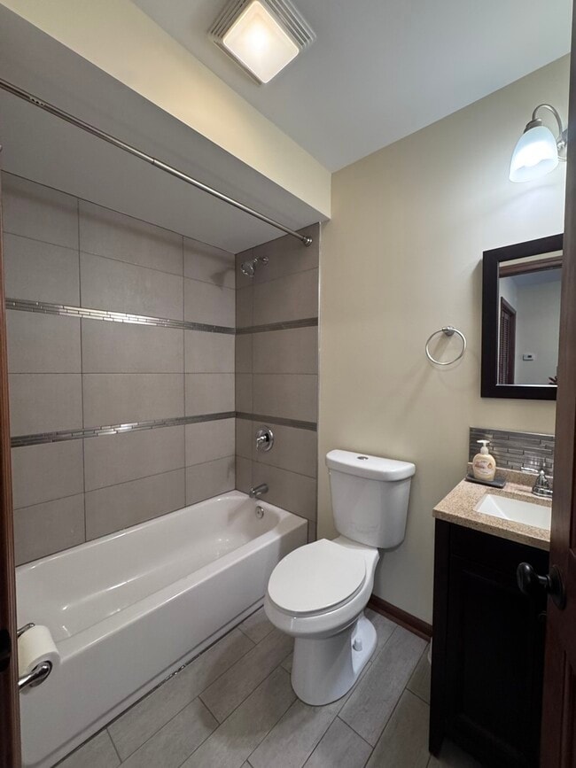 Building Photo - 6416 S Central Ave