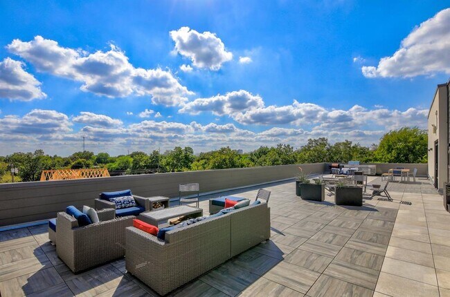 Building Photo - 2213 Poquito St