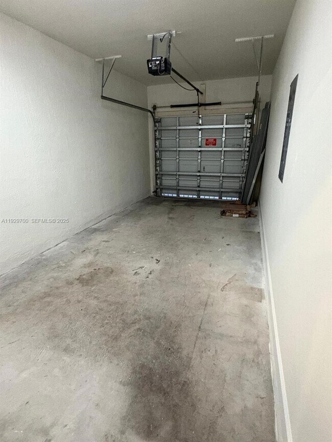 Building Photo - 9426 SW 171st Ct