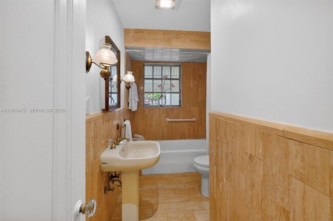 Building Photo - 1305 Alhambra Cir