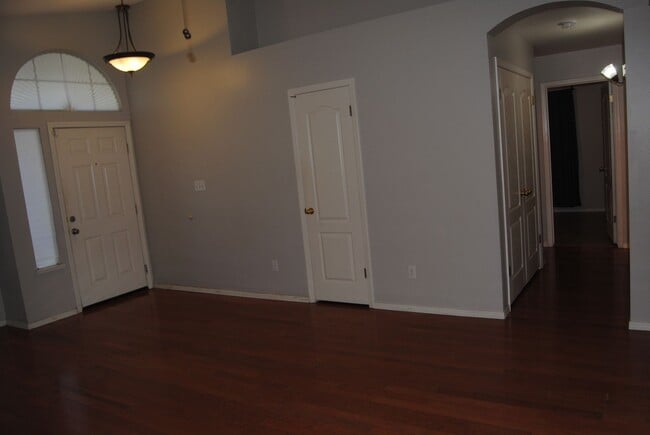 Building Photo - 3025 Starside Dr