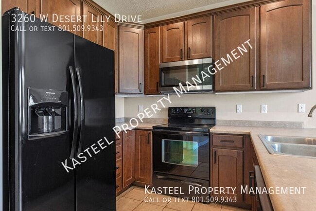 Building Photo - 3260 W Desert Lily Dr