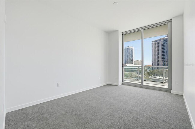 Building Photo - 400 Central Ave