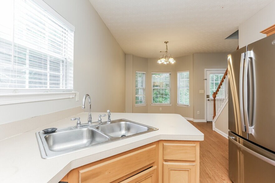 Building Photo - 7470 Royale Ct