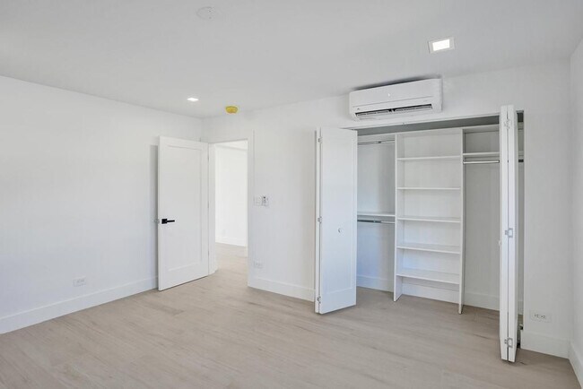 Building Photo - 840 SE 22nd Ave