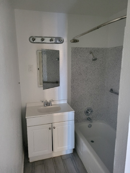 Building Photo - 2129 Ballard Dr