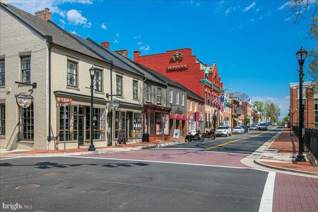 Building Photo - 239 Nottoway St SE