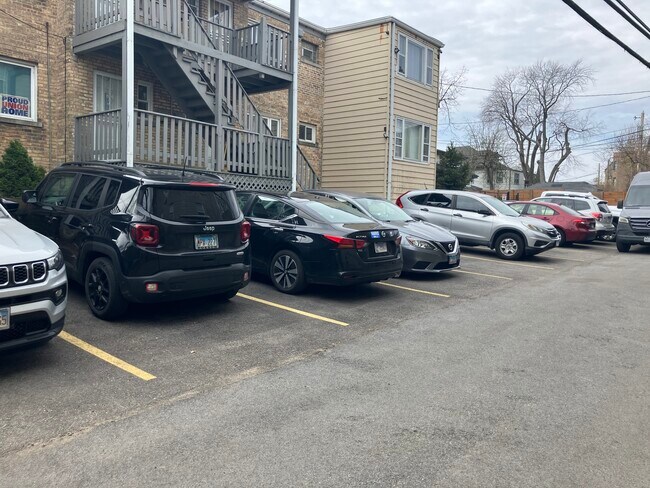 Building Photo - 1706 W Jarvis Ave