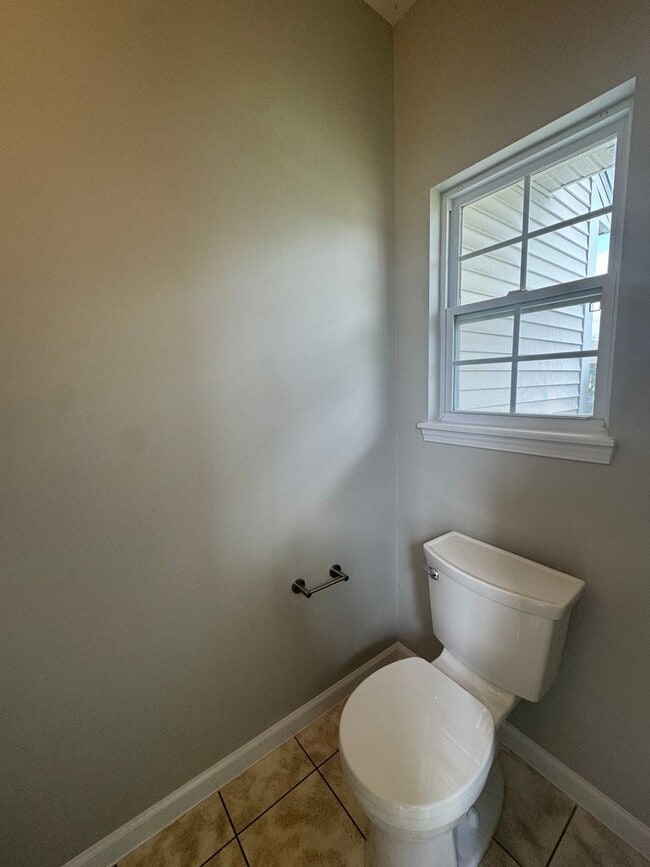 Building Photo - Three Bedroom Home with Fenced in Yard!