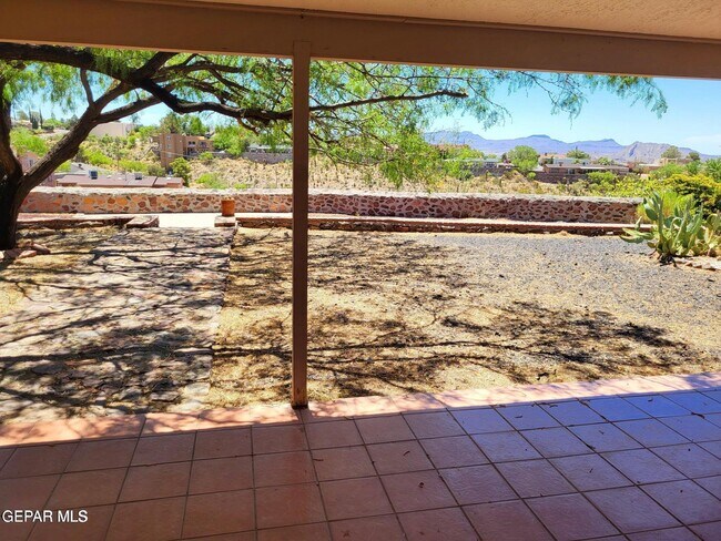 Building Photo - 408 Hollydale Dr