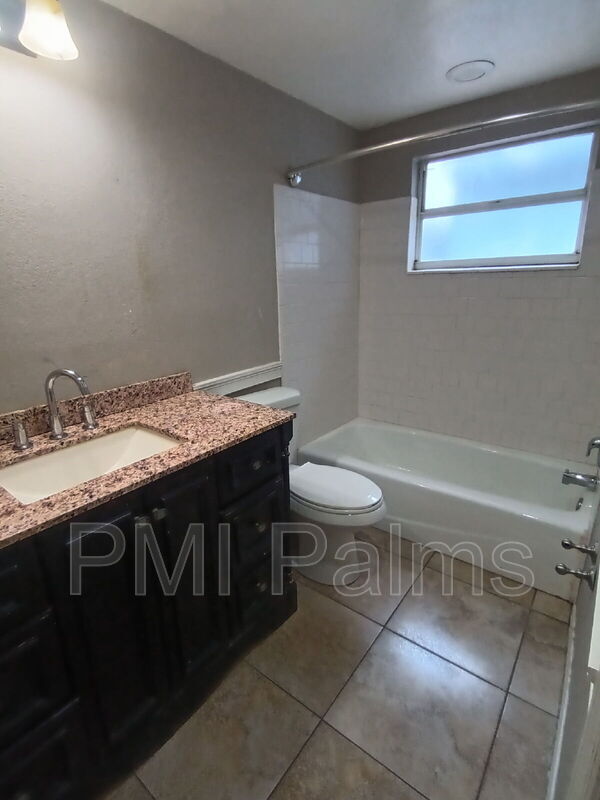 Building Photo - 2406 S 69th St