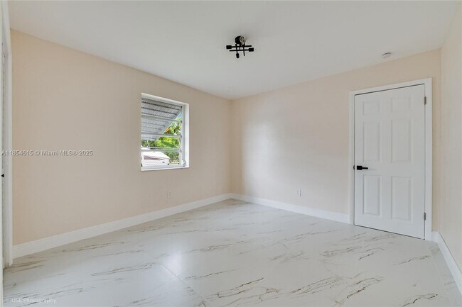 Building Photo - 10421 SW 184th St