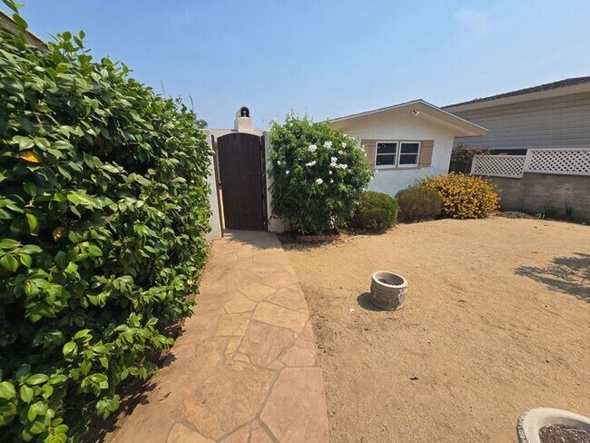 Primary Photo - Ocean Views in the Sunset Cliffs area of O...