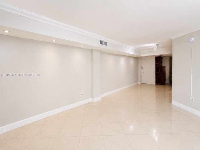 Building Photo - 825 Brickell Bay Dr
