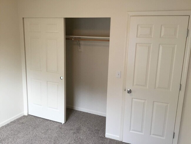 Building Photo - 3 Bedroom Home in Bethel-Danebo Area
