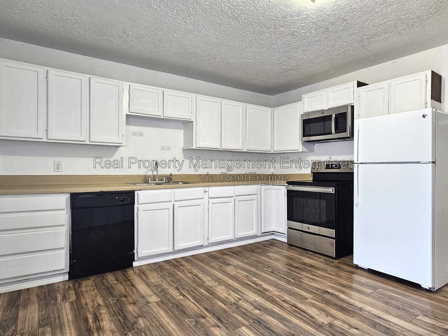 Building Photo - 1707 Beaumont Dr