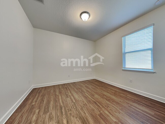 Building Photo - 1020 Island Pond Dr