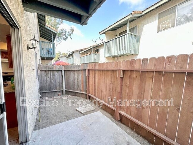 Building Photo - 122 E Ventura St