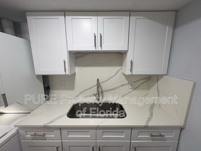 Building Photo - 1610 SE 25th St