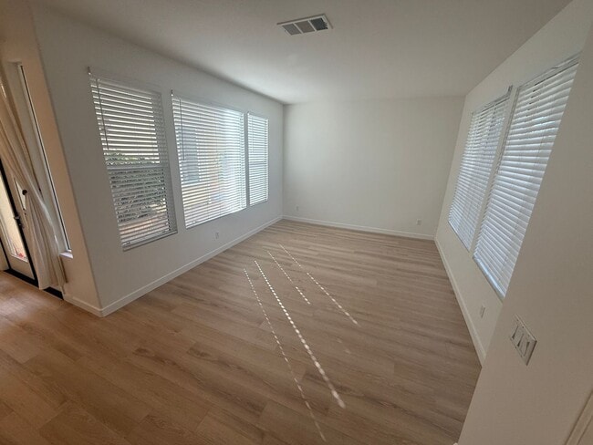 Building Photo - Andorra Community 3 Bedroom Rental Home in Valencia!