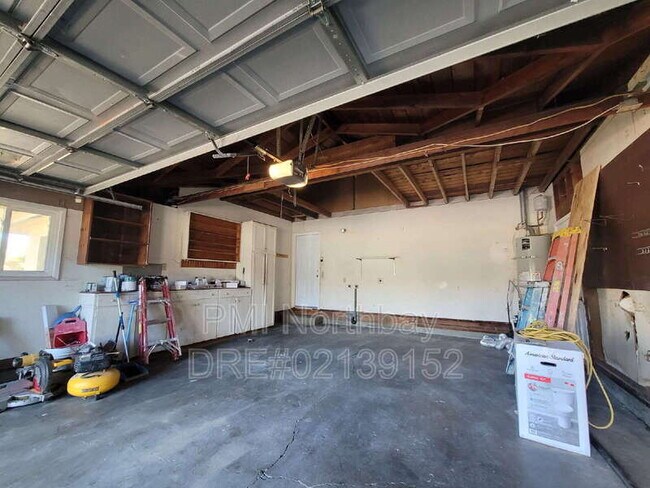 Building Photo - 1325 Canterbury Dr