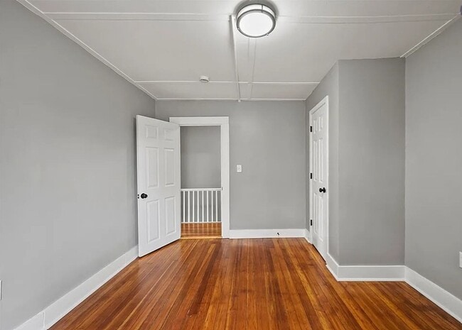 Building Photo - 5-6 Monteleone Place -6