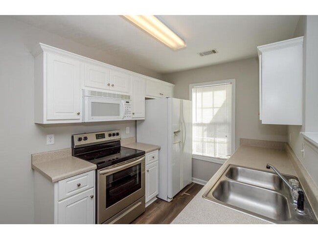 Building Photo - 663 Mickelson Way