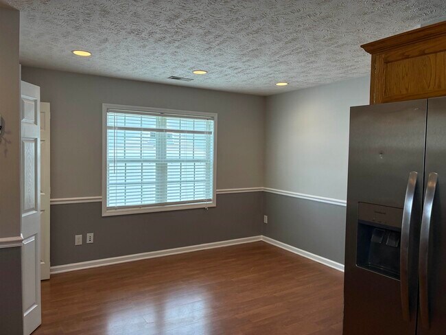 Building Photo - 9565 Sullivan Dr