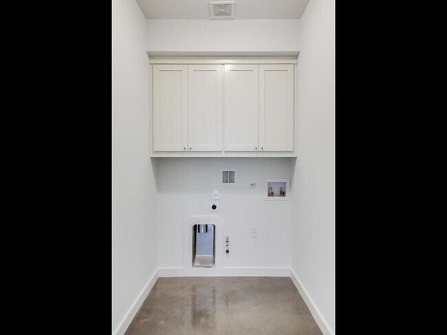 Building Photo - 5600 William Holland Ave