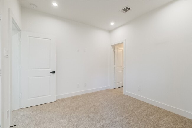 Building Photo - 8315 Brecha Ln